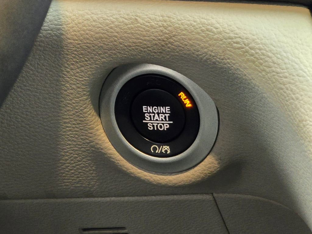 Used 2022 Chrysler Pacifica Touring-L image 34