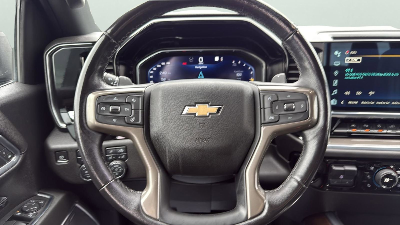 Used 2022 Chevrolet Silverado 1500 High Country w/ Technology Package image 15