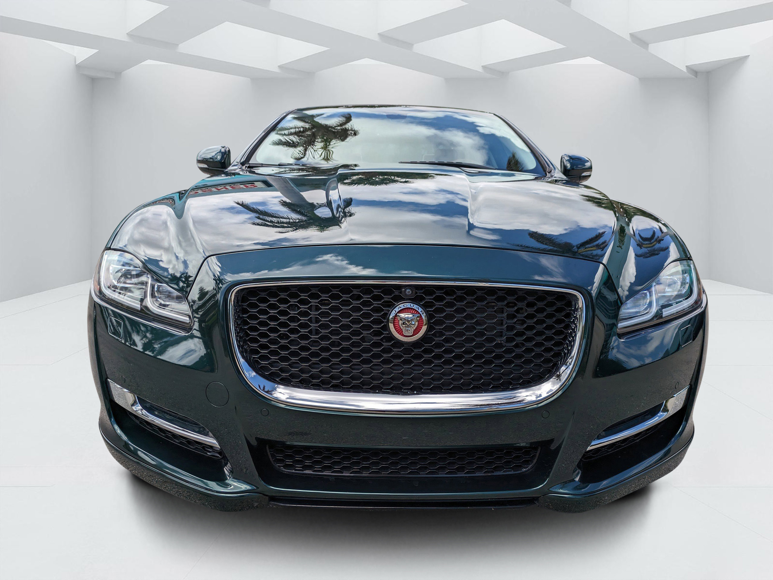 Used 2017 Jaguar XJ R-Sport image 8