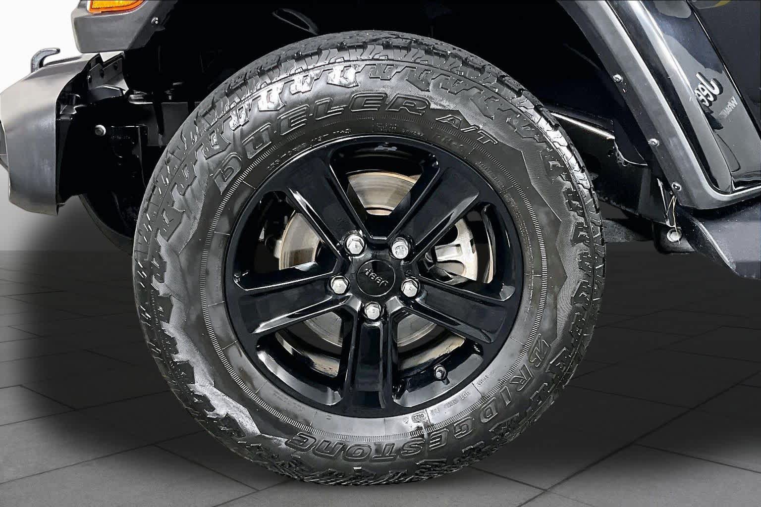 Used 2023 Jeep Wrangler Unlimited Sahara AWD/4WD image 10
