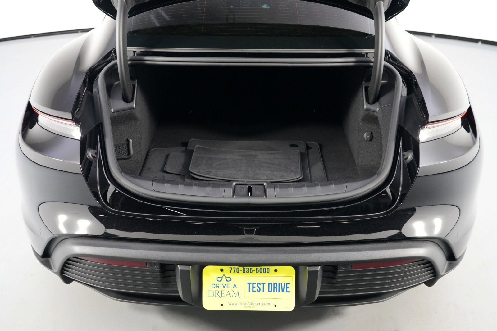 Used 2023 Porsche Taycan w/ Premium Package image 10