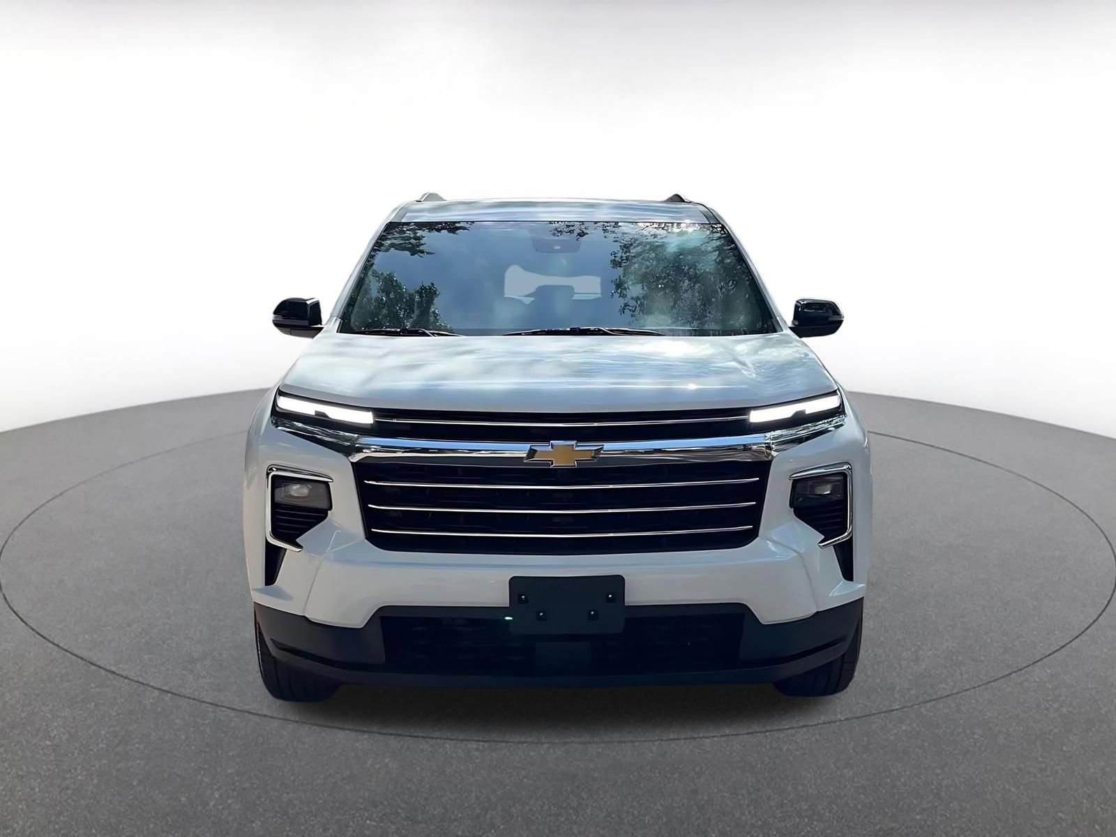 Used 2025 Chevrolet Traverse LT image 8