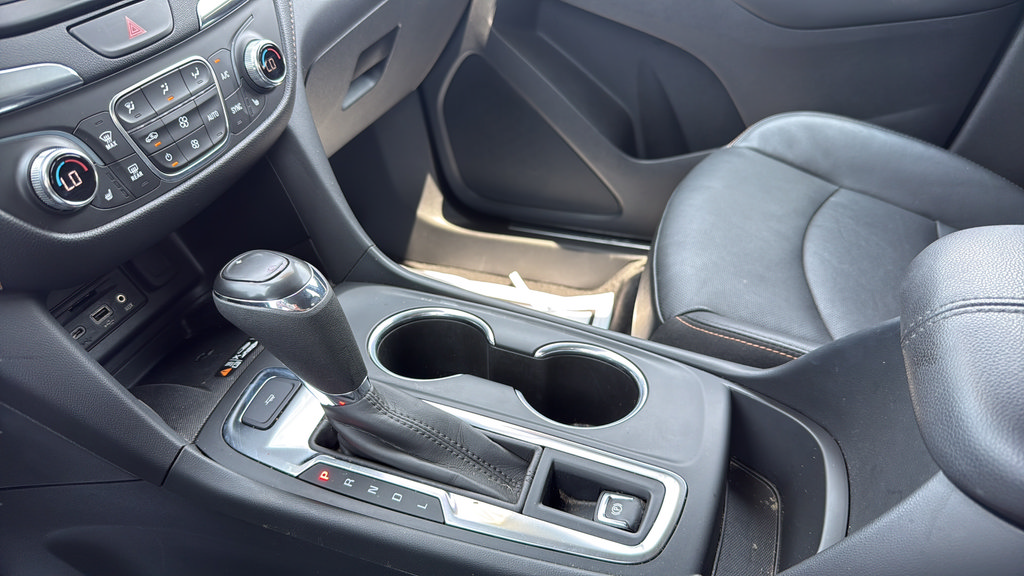 Used 2020 Chevrolet Equinox Premier FWD image 29