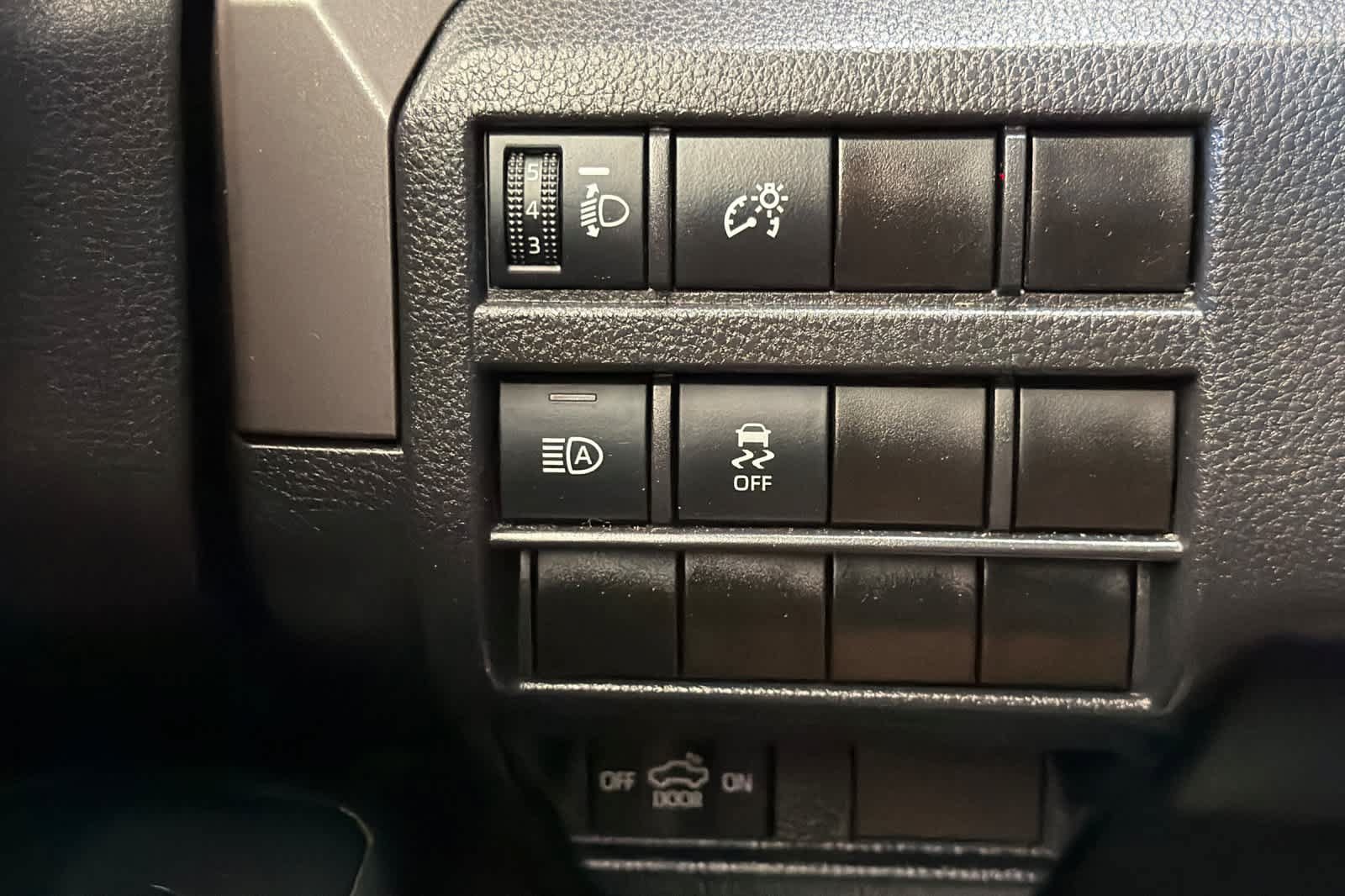 Used 2024 Toyota Tacoma SR5 w/ SR5 Upgrade Package AWD/4WD image 28