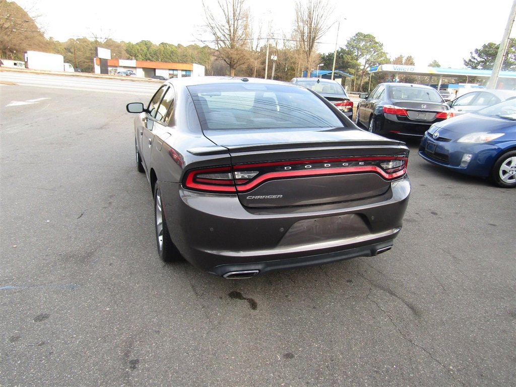 Used 2015 Dodge Charger SE w/ Sport Appearance Group image 7