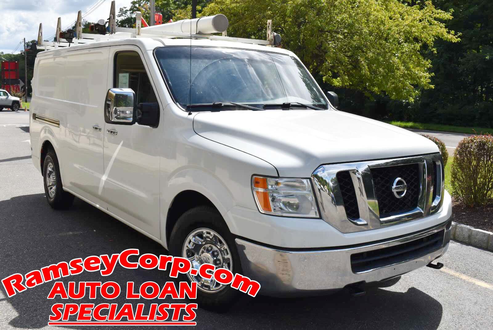 Used 2017 Nissan NV 3500 SL w/ Technology Package RWD image 2
