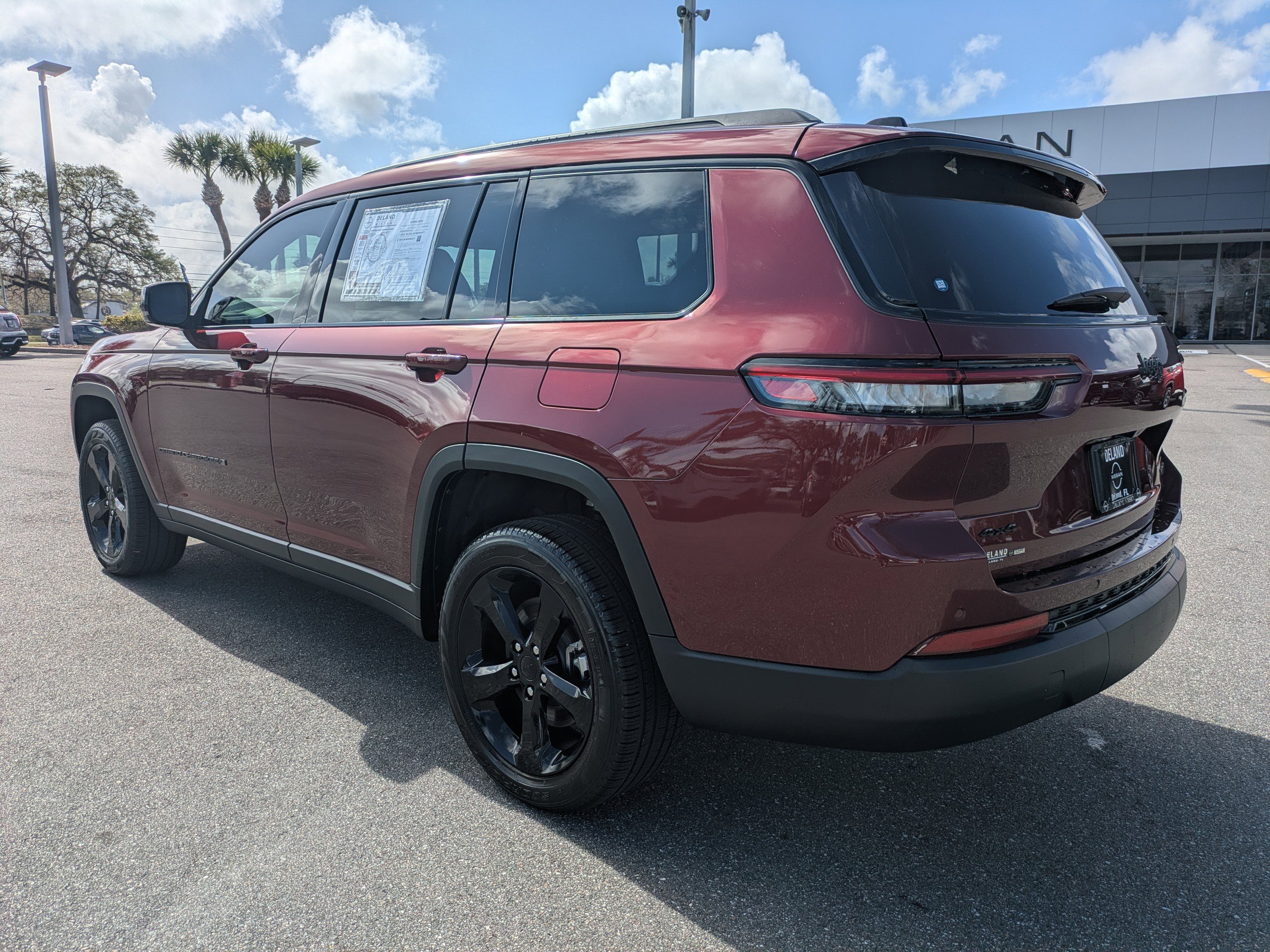 Used 2025 Jeep Grand Cherokee L Limited w/ Black Appearance Package AWD/4WD image 6