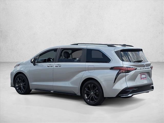 Used 2023 Toyota Sienna XSE w/ XSE Plus Package FWD image 8