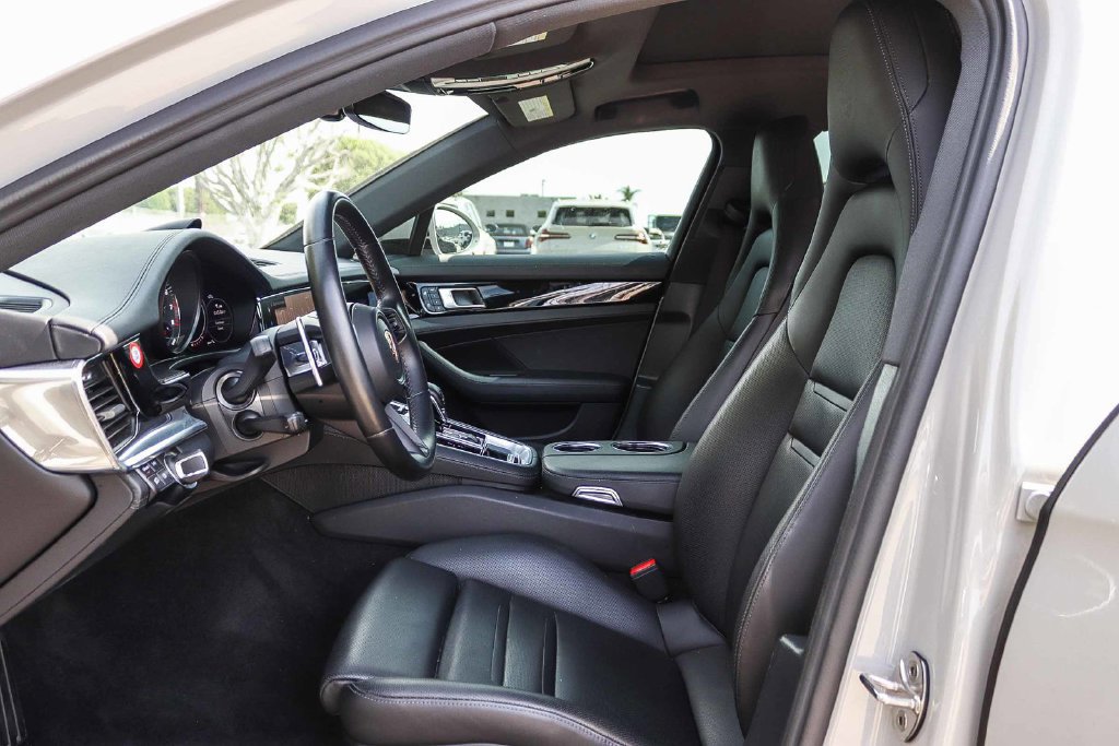 Used 2023 Porsche Panamera AWD/4WD image 18