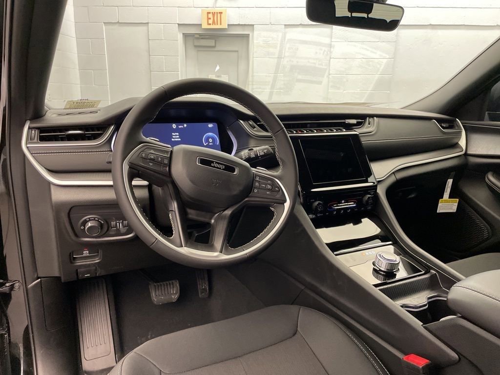 New 2026 Jeep Grand Cherokee L Laredo image 9