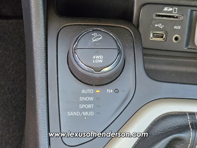 Used 2016 Jeep Cherokee Limited AWD/4WD image 29