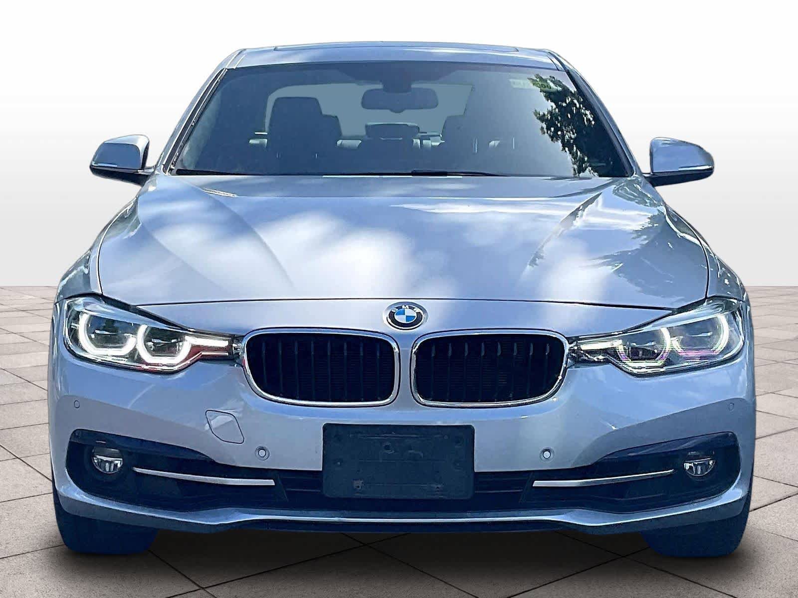 Used 2017 BMW 330i xDrive Sedan AWD/4WD image 3