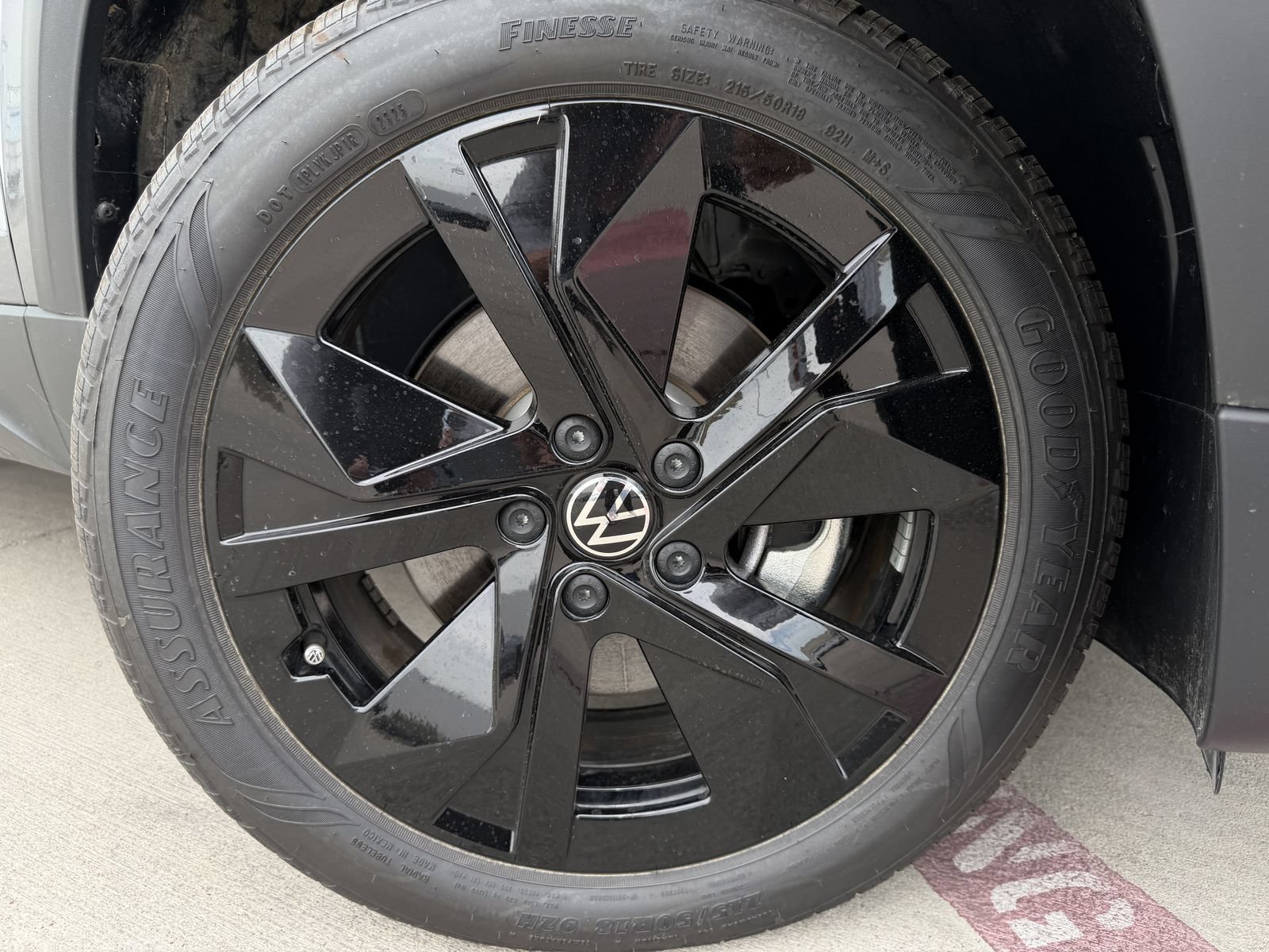 New 2026 Volkswagen Taos SE FWD image 10
