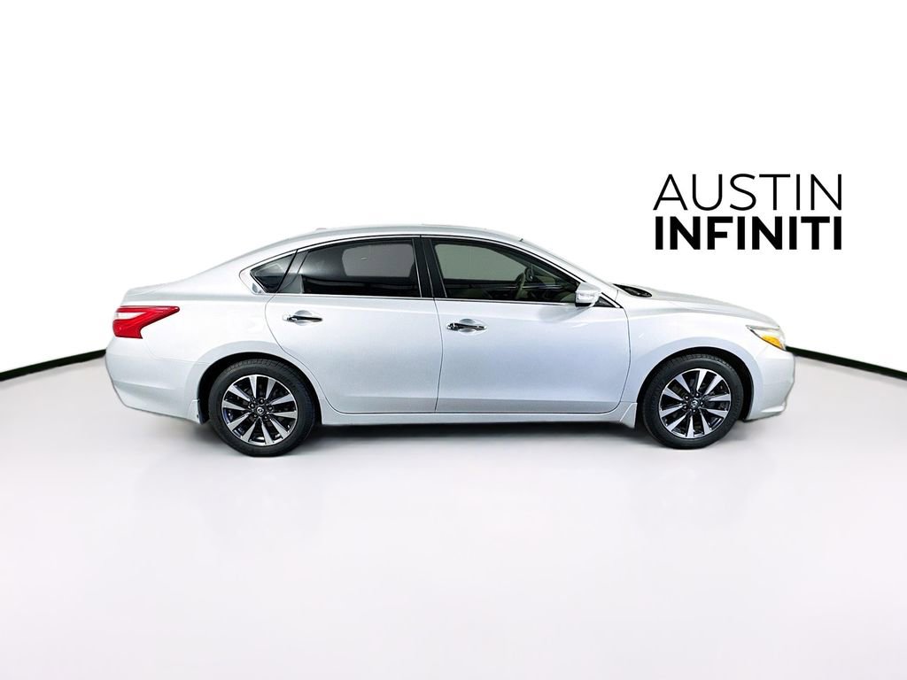 Used 2017 Nissan Altima 2.5 SV w/ Convenience Package image 9