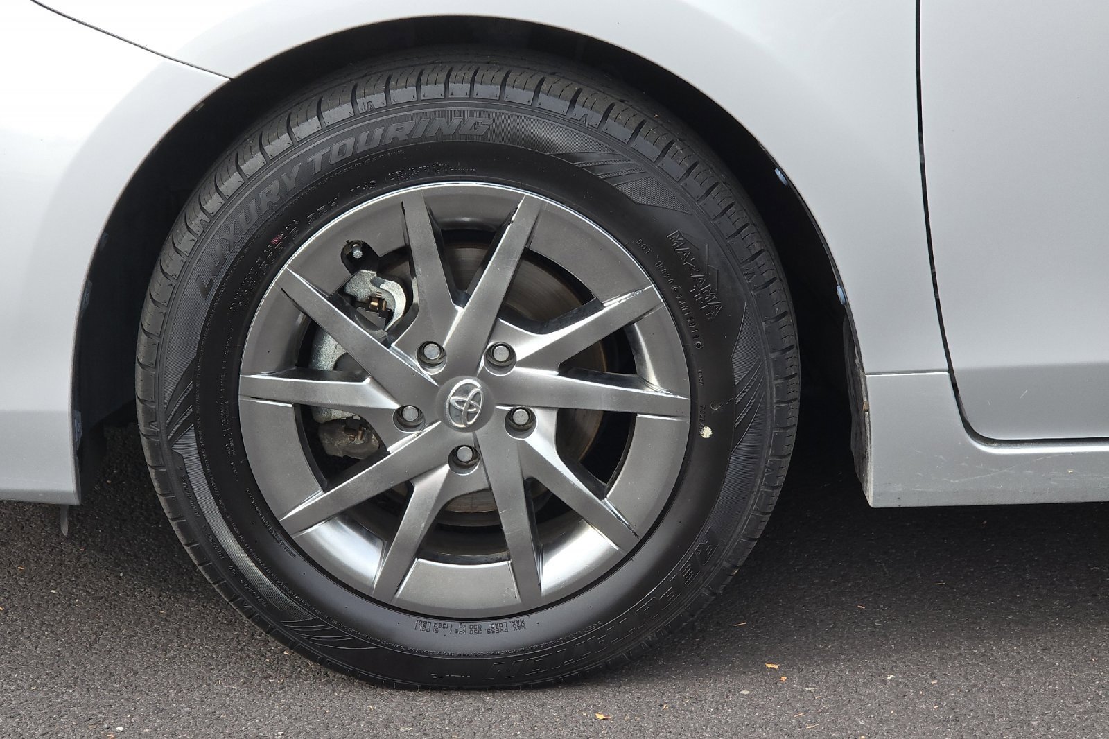 Used 2017 Toyota Prius V Four image 38