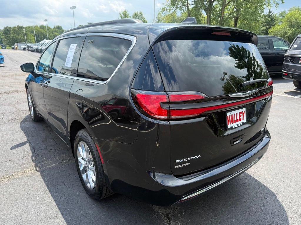 Used 2022 Chrysler Pacifica Touring-L AWD/4WD image 6