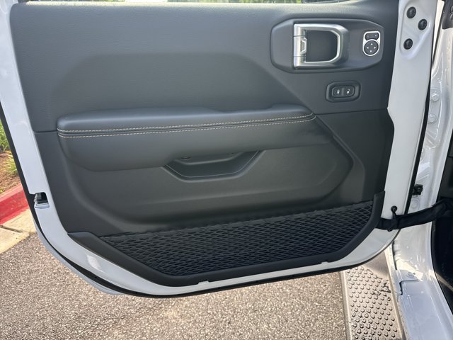 New 2026 Jeep Wrangler Unlimited Sahara AWD/4WD image 9