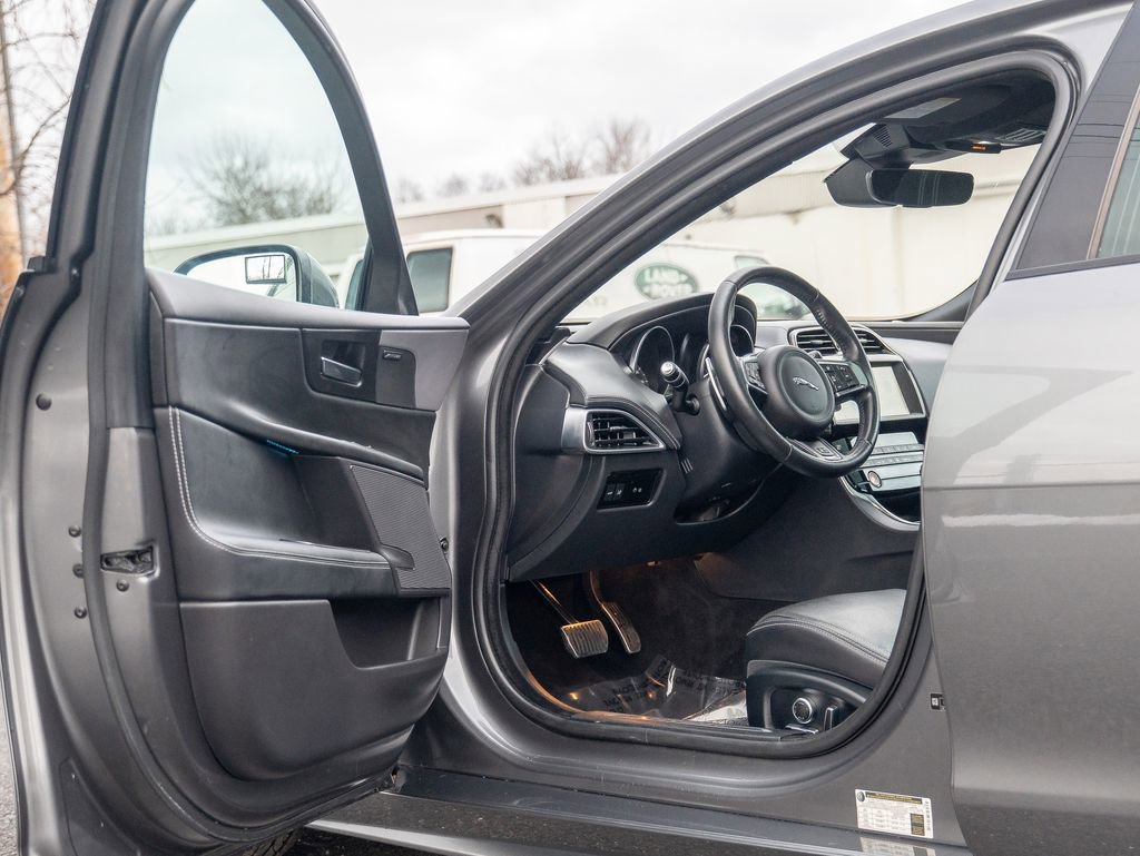 Used 2019 Jaguar XE R-Sport image 11