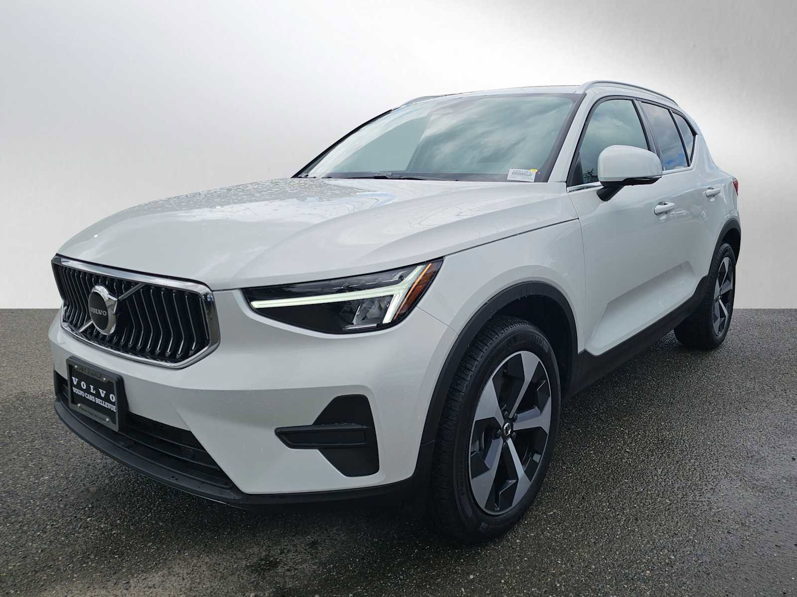 Used 2025 Volvo XC40 B5 Core w/ Protection Package Premier image 7