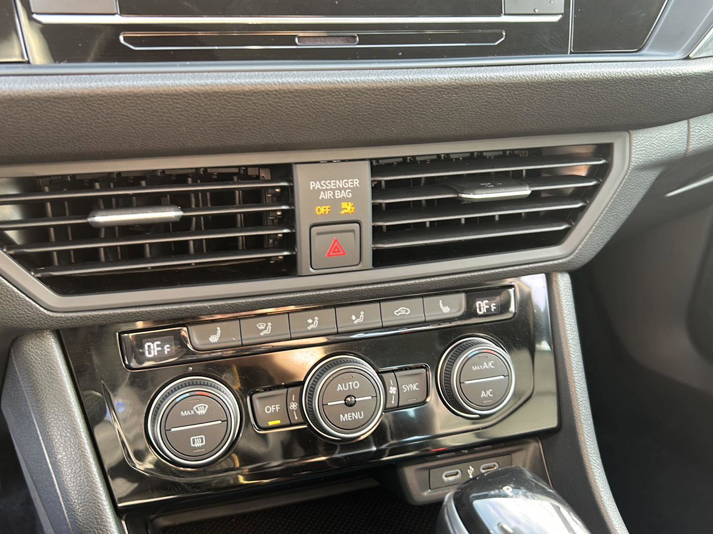 Used 2024 Volkswagen Jetta SE image 16