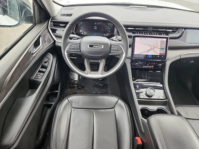 Used 2023 Jeep Grand Cherokee 4WD 4xe w/ Luxury Tech Group II image 11