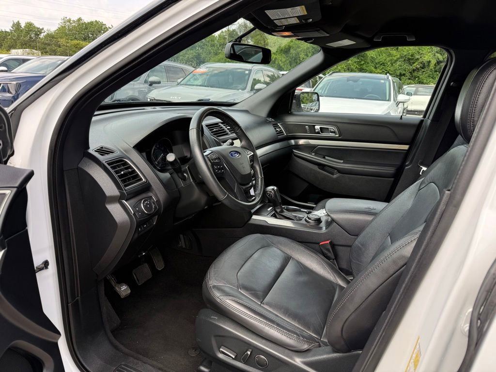 Used 2018 Ford Explorer XLT w/ Equipment Group 202A AWD/4WD image 9