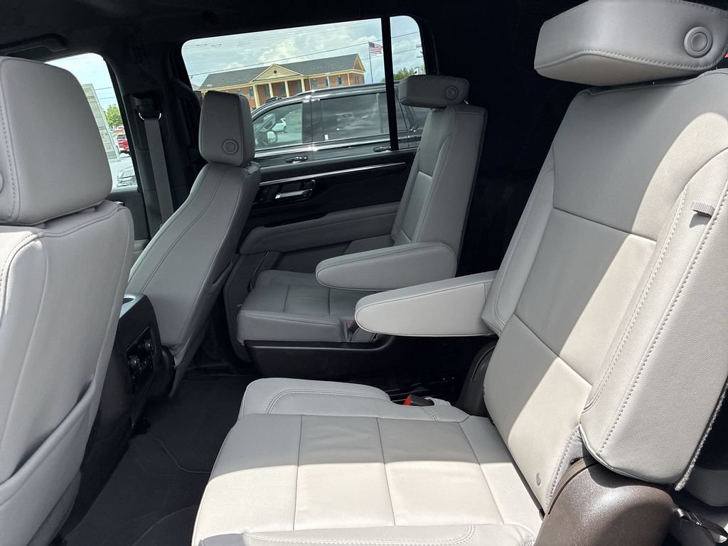 New 2026 Chevrolet Suburban LT w/ LPO, Chrome Package AWD/4WD image 18