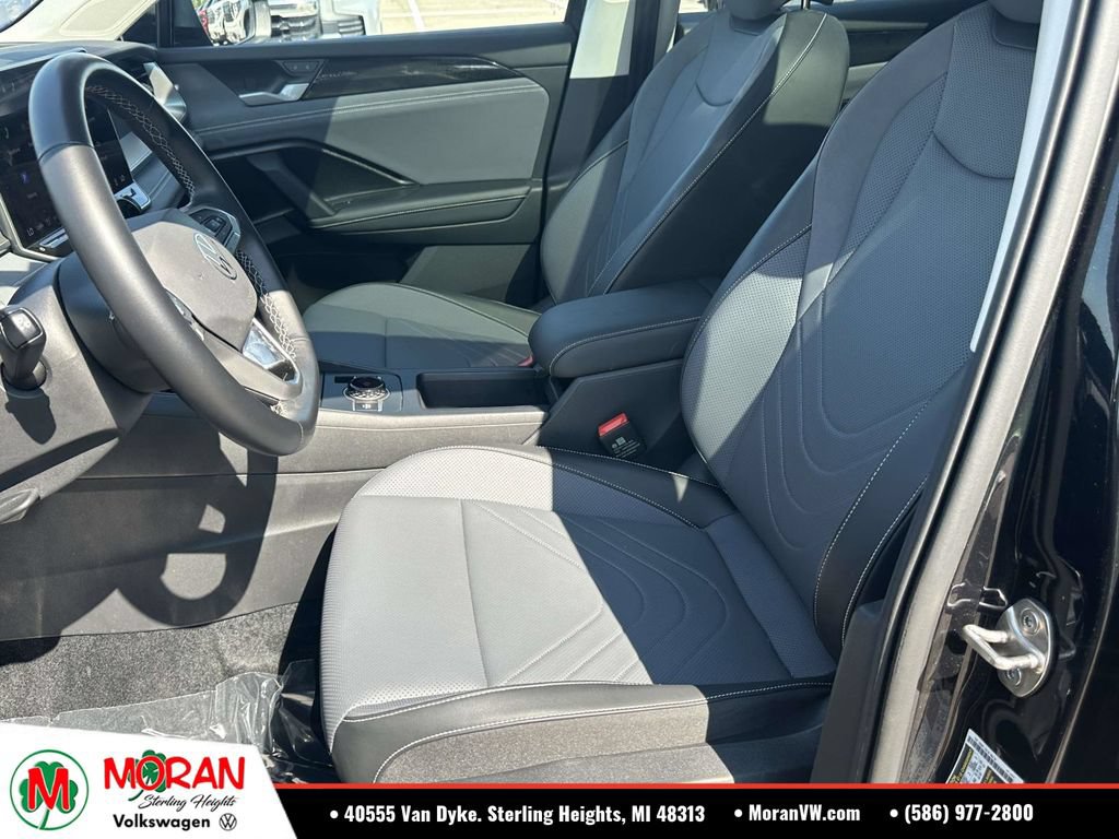 Certified 2025 Volkswagen Tiguan SE w/ Panoramic Sunroof Package AWD/4WD image 19