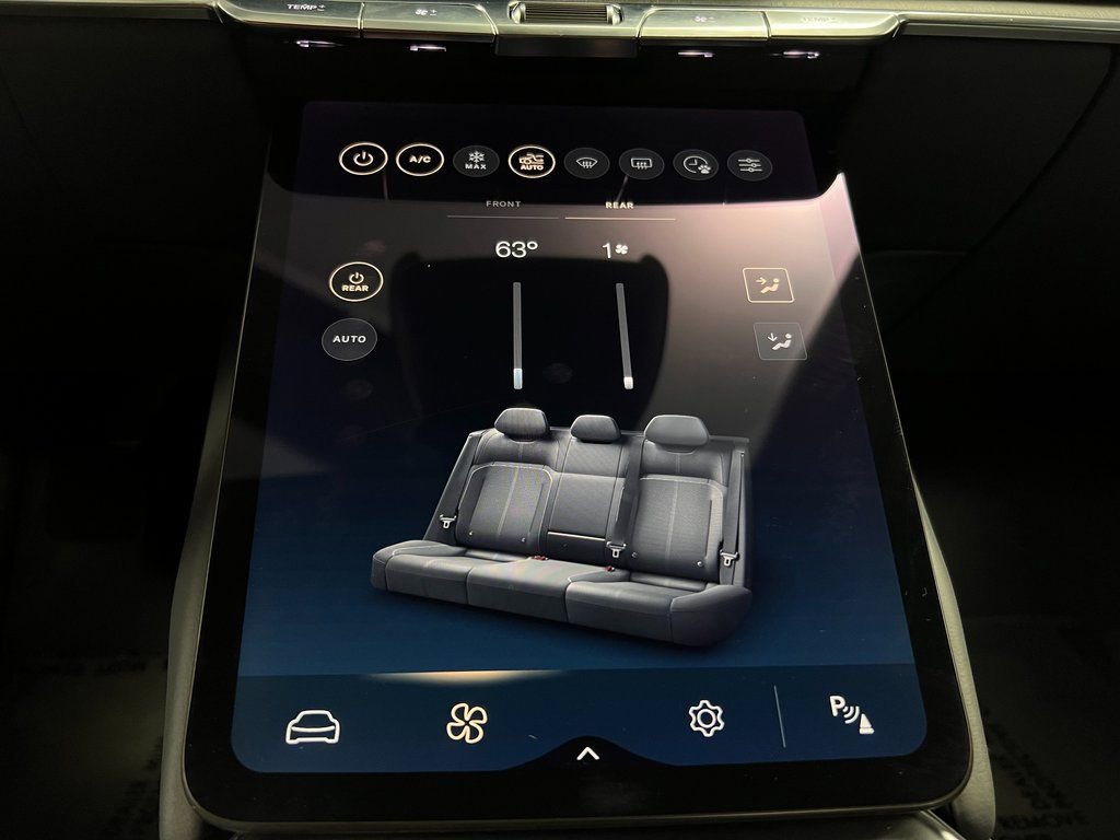 Used 2025 Lucid Air Touring image 7