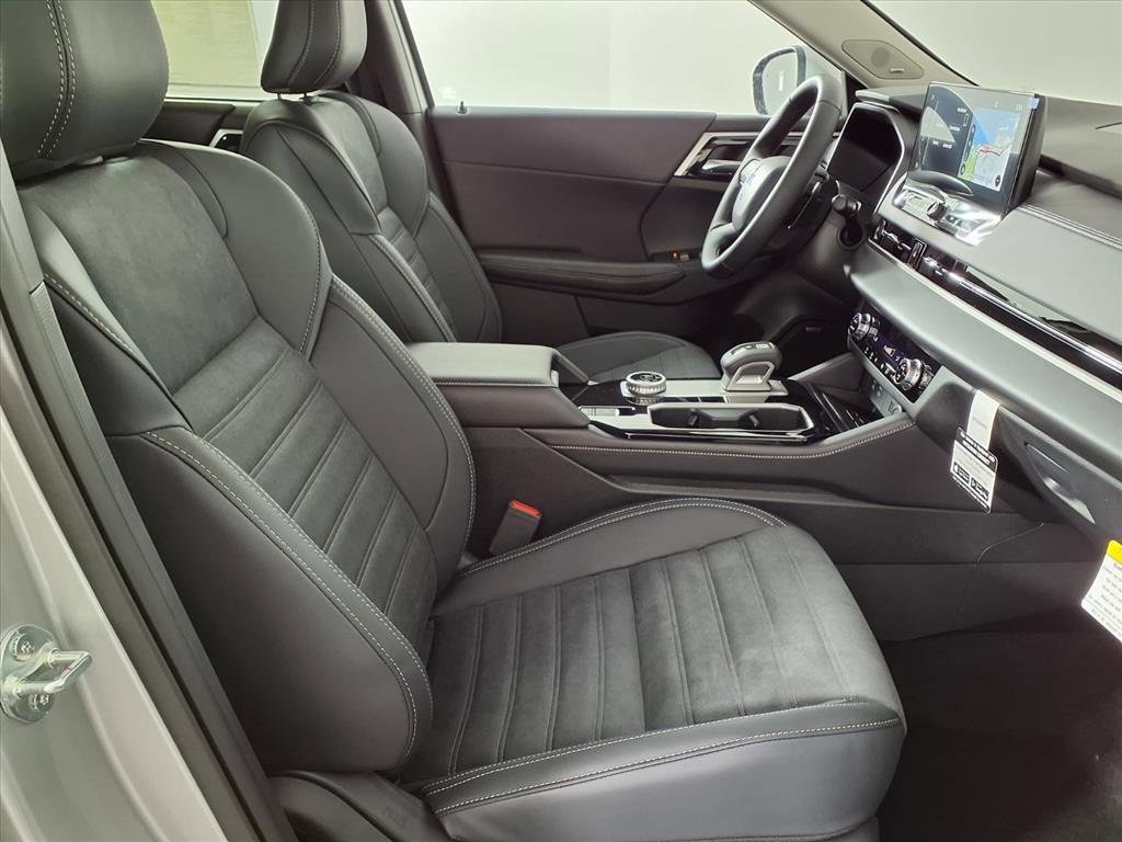 New 2025 Mitsubishi Outlander SE image 9