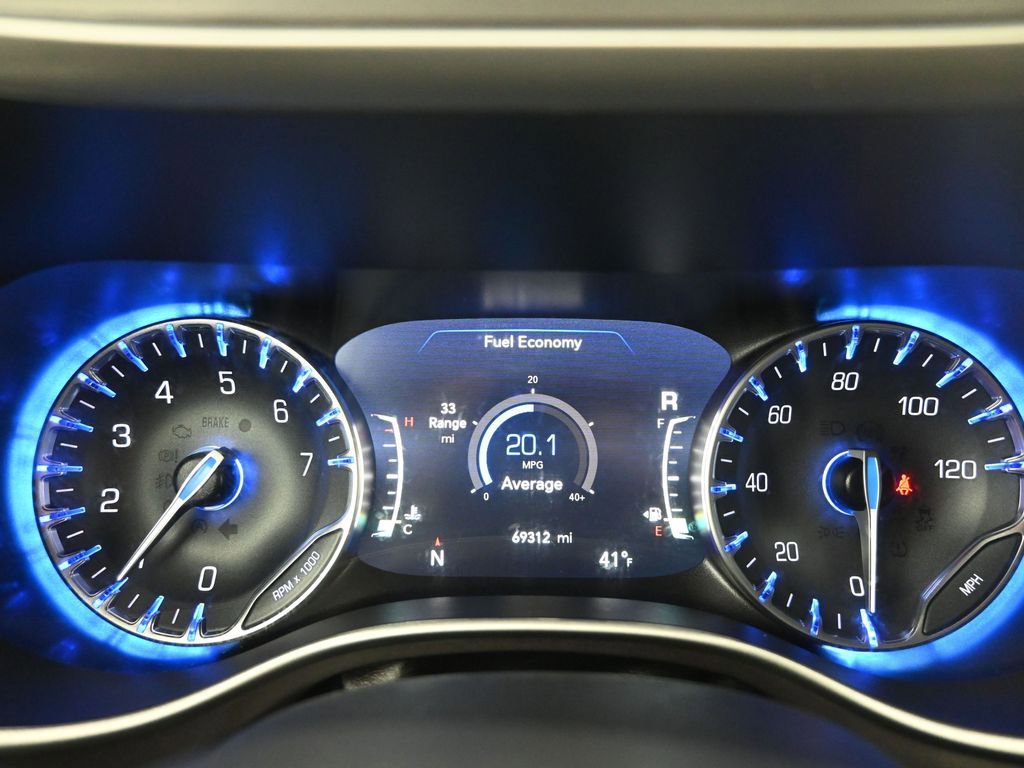 Used 2024 Chrysler Pacifica Touring-L image 43