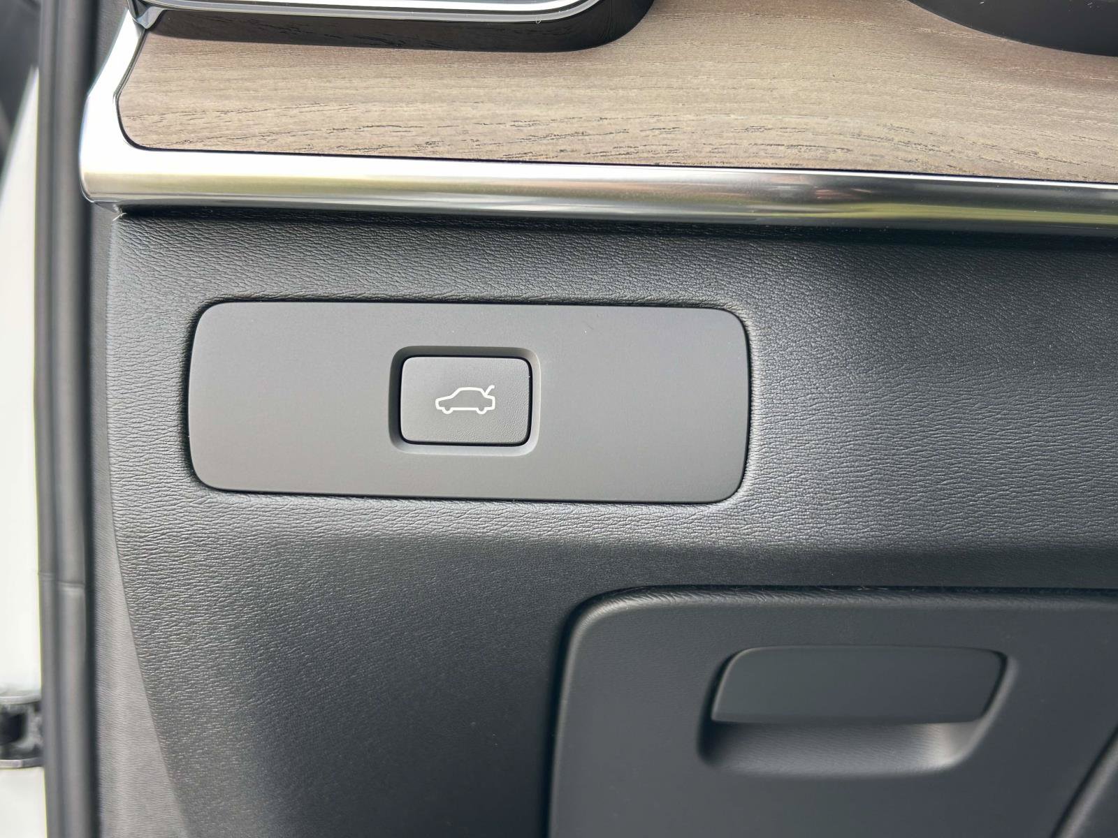 New 2026 Volvo XC90 B5 Core AWD/4WD image 22