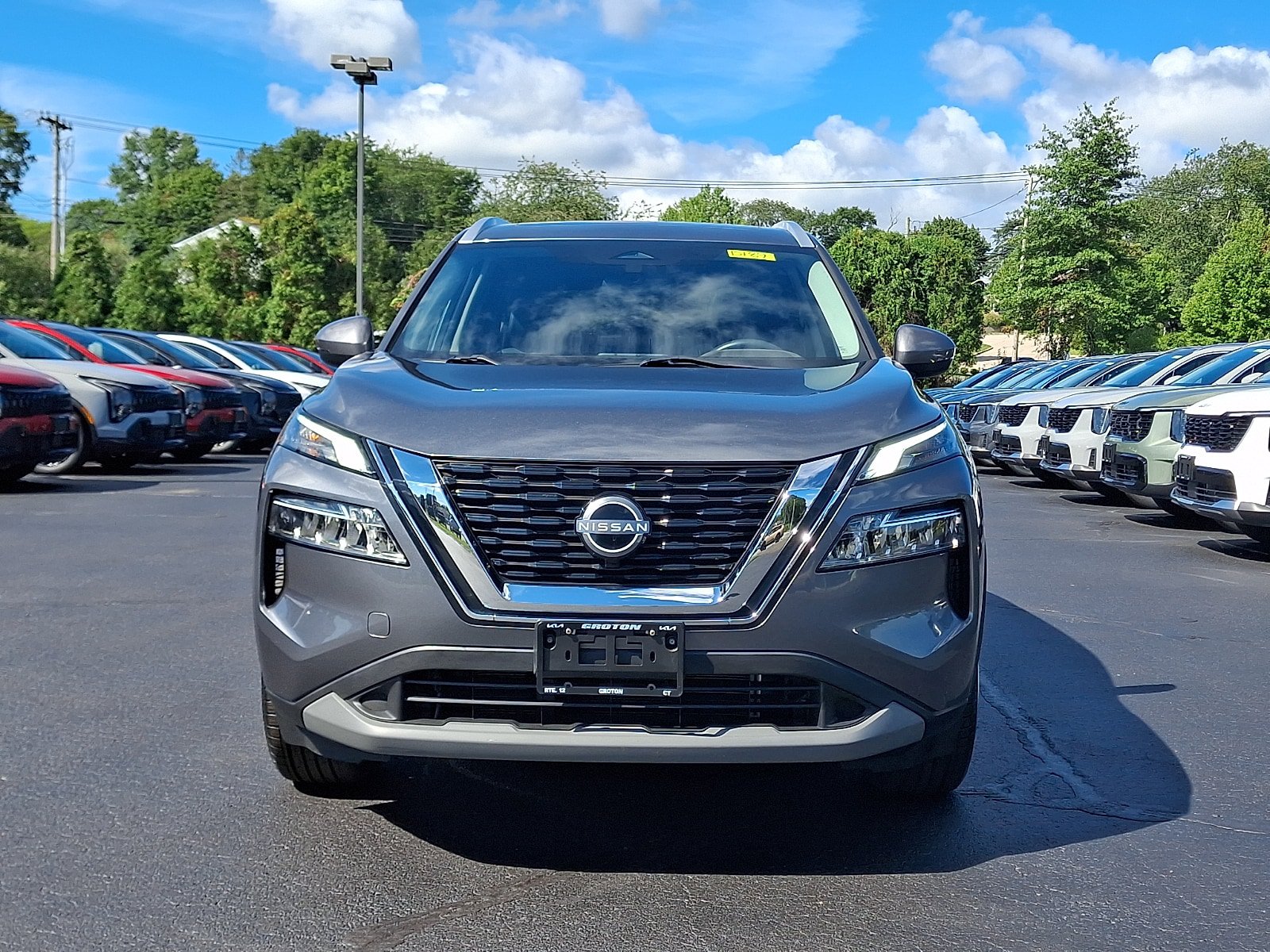 Used 2023 Nissan Rogue SV w/ SV Premium Package AWD/4WD image 2
