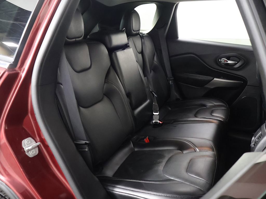 Used 2021 Jeep Cherokee Latitude Lux w/ Comfort/Convenience Group AWD/4WD image 30