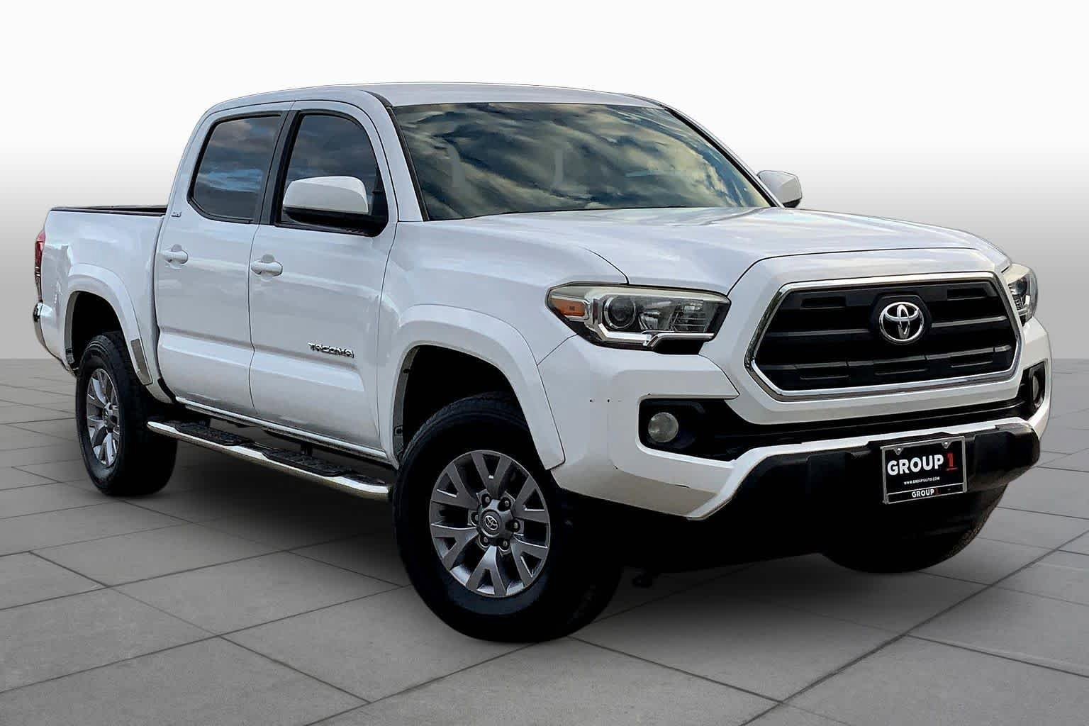 Used 2017 Toyota Tacoma SR5 w/ Tow Package image 3