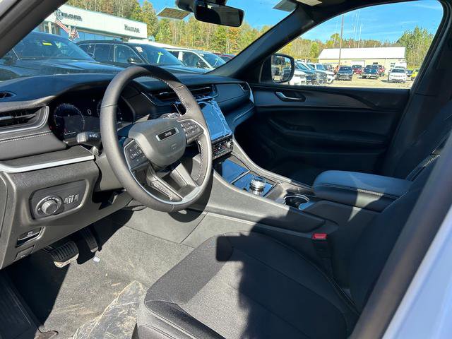 New 2025 Jeep Grand Cherokee image 8