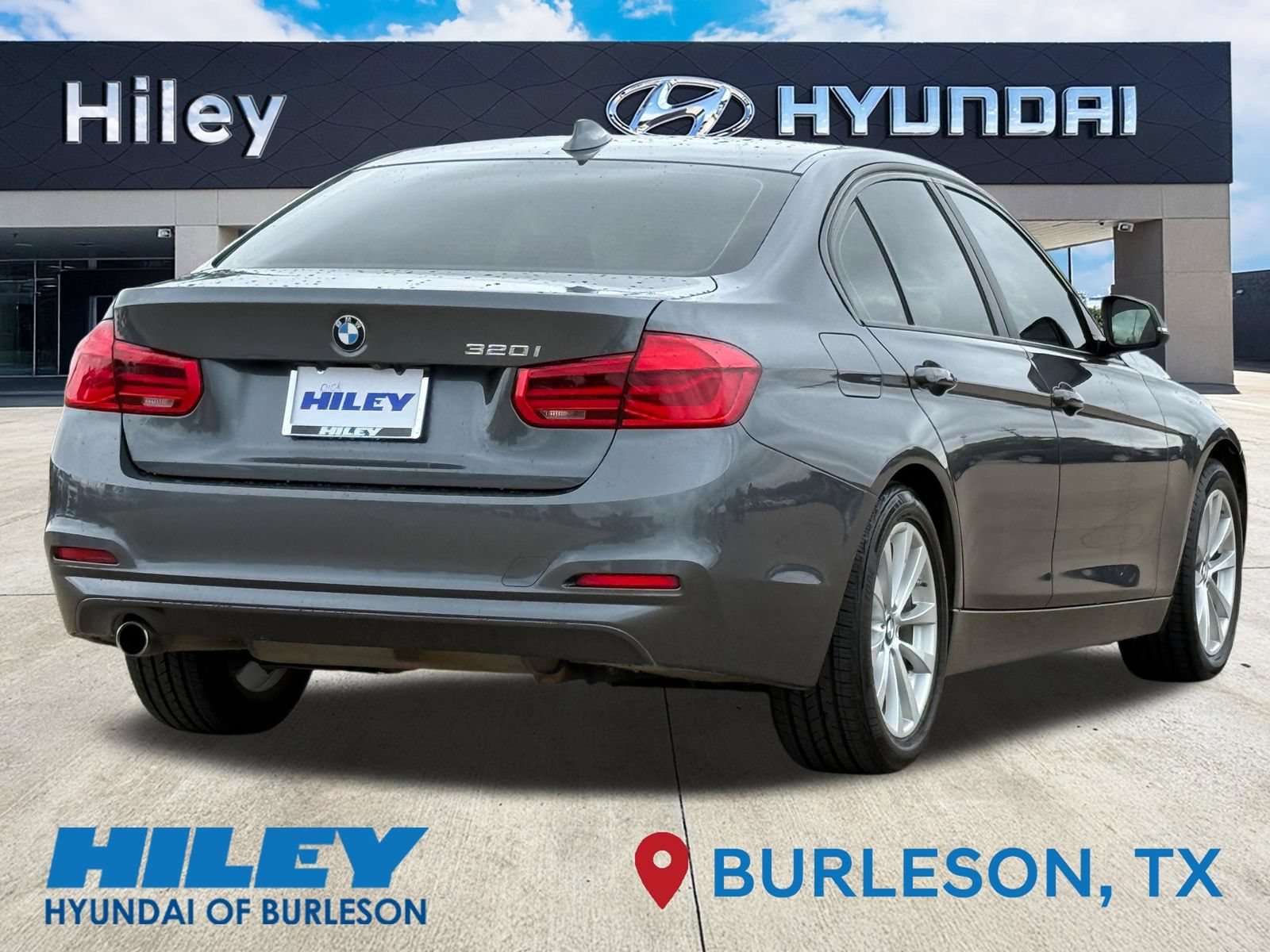 Used 2018 BMW 320i Sedan RWD image 4