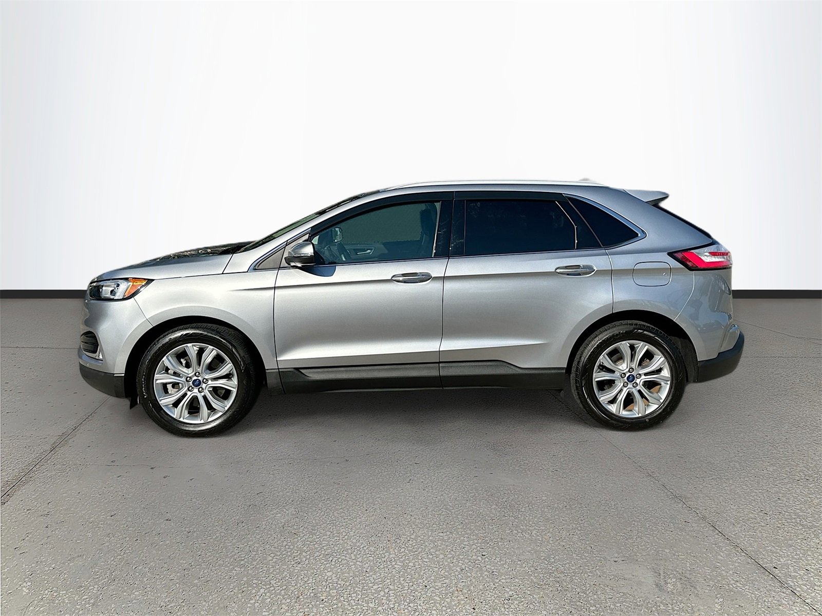 Used 2021 Ford Edge Titanium image 4
