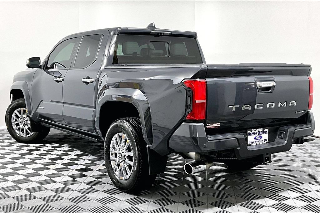 Used 2025 Toyota Tacoma Limited AWD/4WD image 11