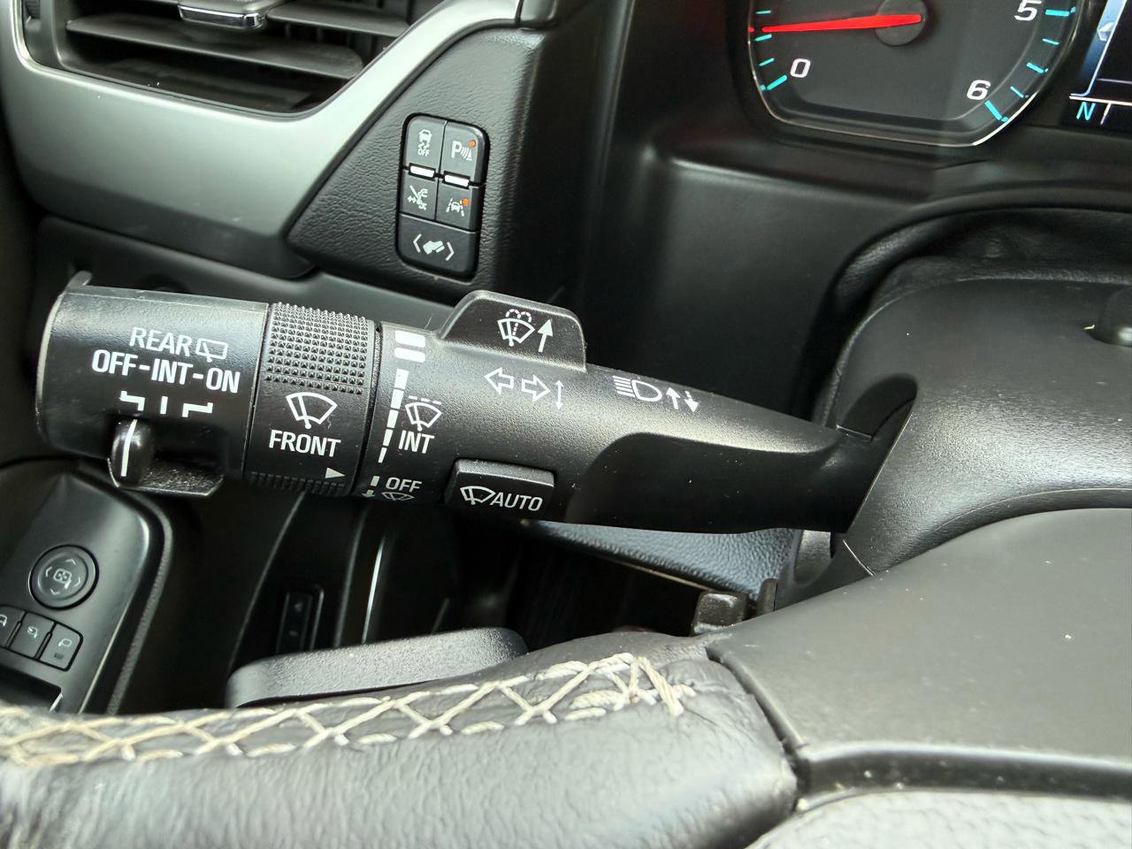 Used 2018 Chevrolet Suburban Premier image 30