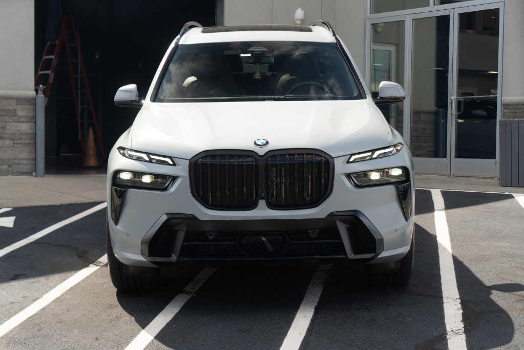 Used 2024 BMW X7 xDrive40i w/ M Sport Package AWD/4WD image 5