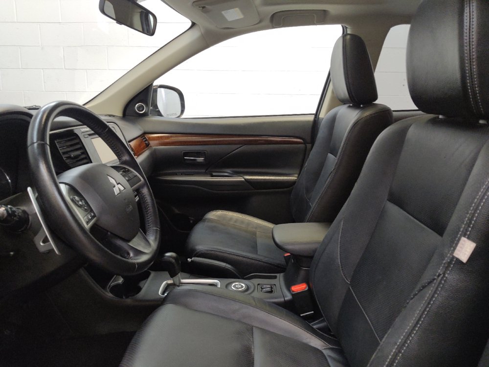 Used 2014 Mitsubishi Outlander GT AWD/4WD image 17