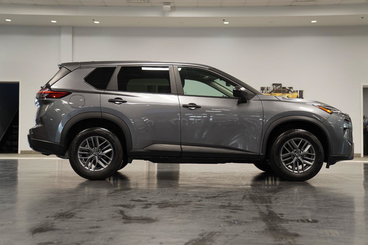 Used 2024 Nissan Rogue S AWD/4WD image 10