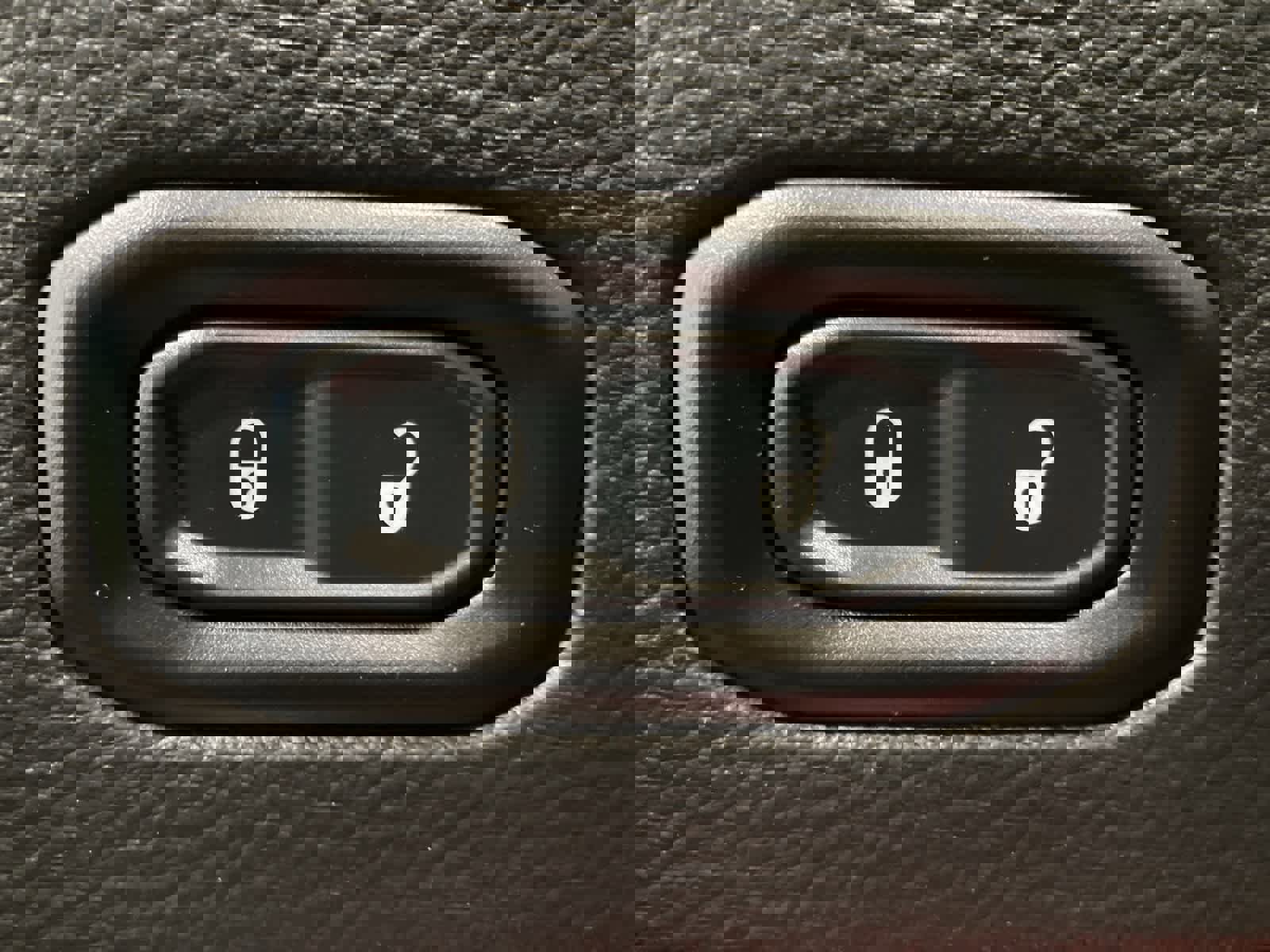 Used 2021 Jeep Wrangler Unlimited Sahara w/ Uconnect 4C Nav & Sound Group image 13