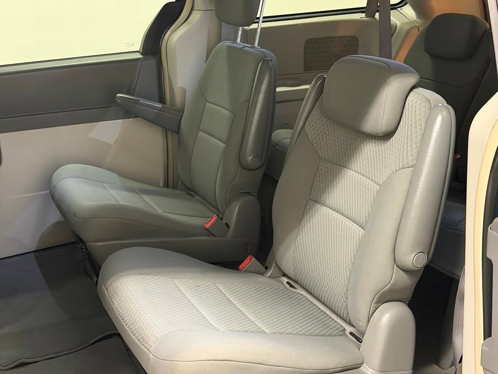 Used 2010 Chrysler Town & Country Touring FWD image 23