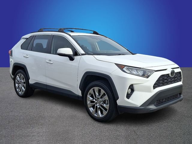 Used 2020 Toyota RAV4 XLE Premium image 3