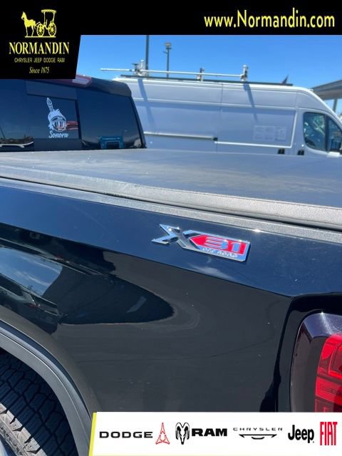 Used 2022 GMC Sierra 1500 SLT w/ SLT Premium Plus Package AWD/4WD image 3
