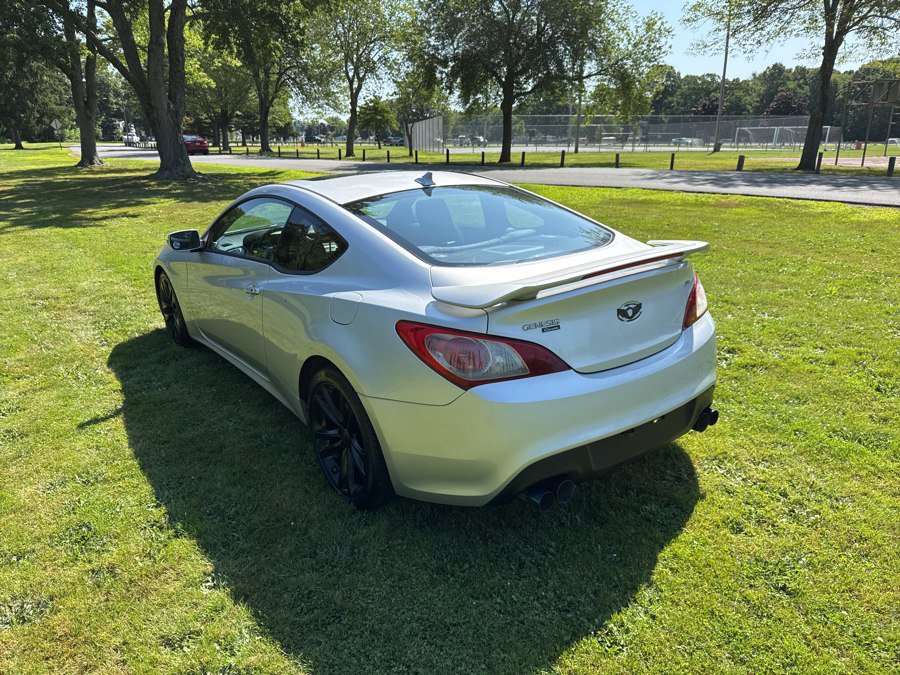 Used 2010 Hyundai Genesis 3.8 RWD image 15