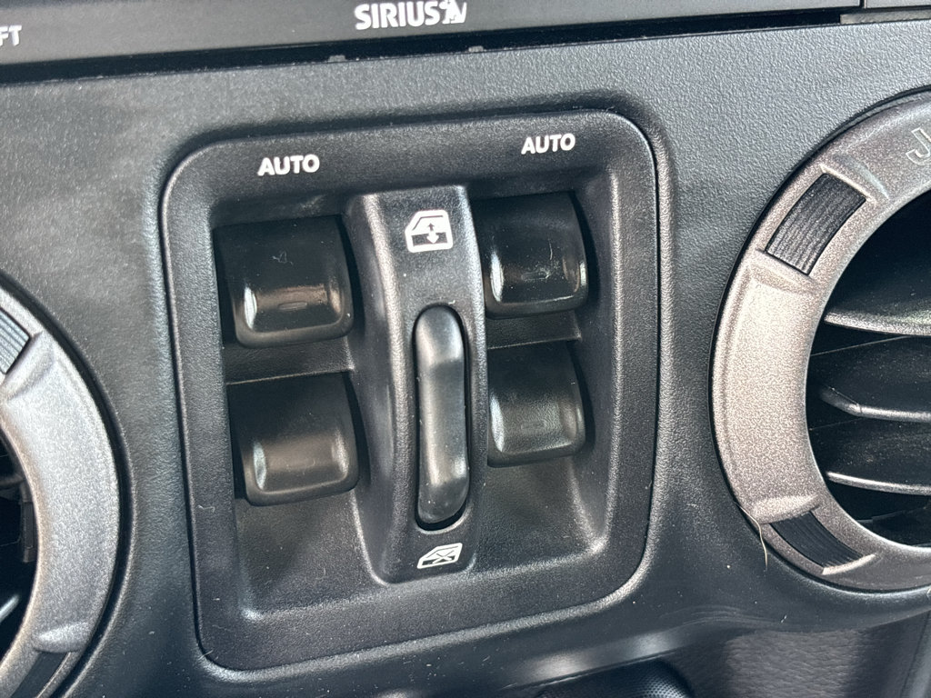 Used 2018 Jeep Wrangler Unlimited Sport AWD/4WD image 27