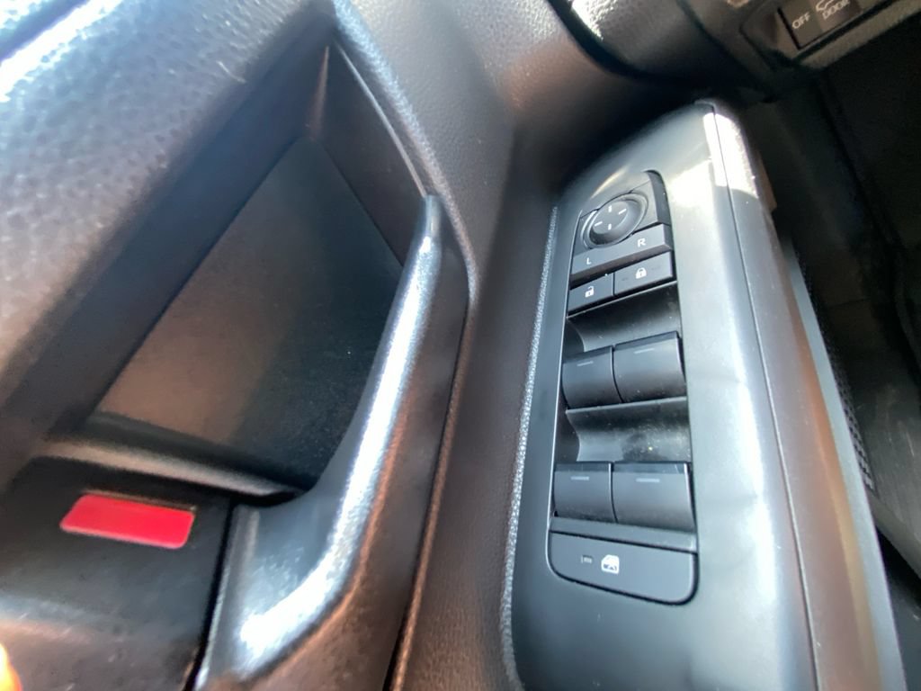 Used 2025 Toyota Tacoma SR5 AWD/4WD image 17